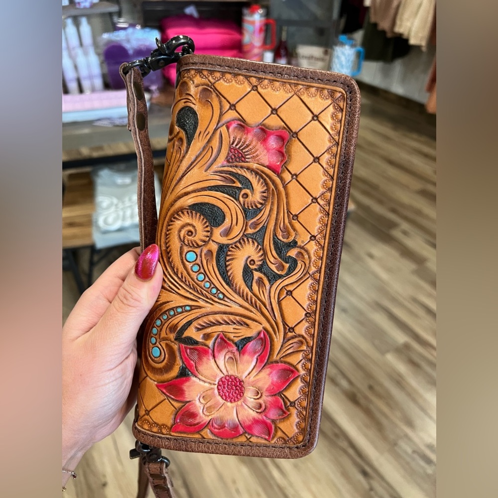 American darling trifold crosssbody wallet